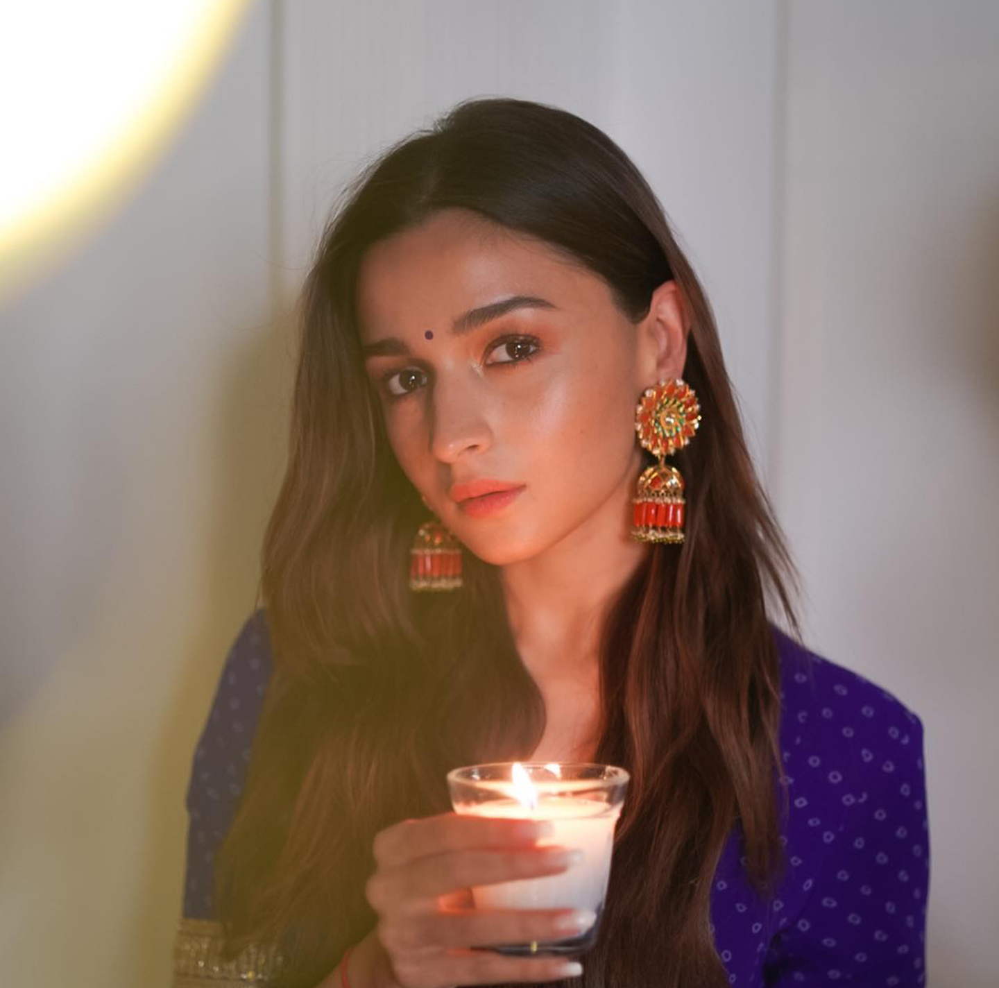 Celebrity-like festive glow with minimal make up